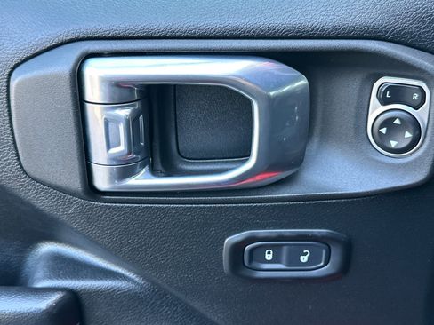 Used 2021 Jeep Wrangler Unlimited Rubicon image 13