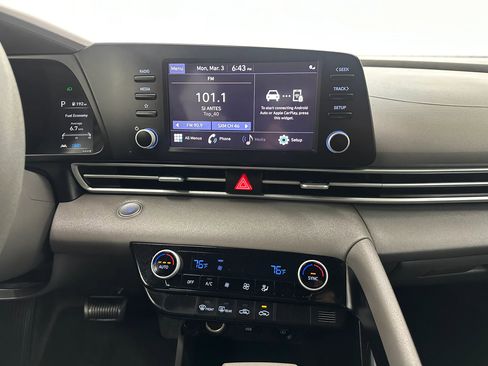 Used 2021 Hyundai Elantra SEL image 18