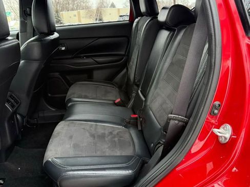 Used 2019 Mitsubishi Outlander LE image 12