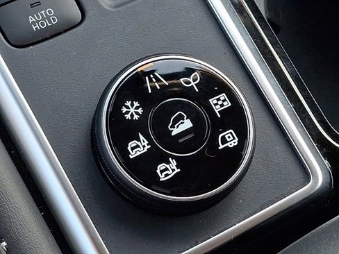 Used 2025 Nissan Pathfinder SL image 26