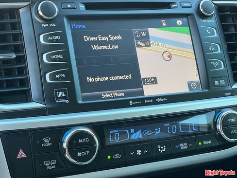 Used 2019 Toyota Highlander Limited w/ Carpet Mat Package (TMS) AWD/4WD image 27