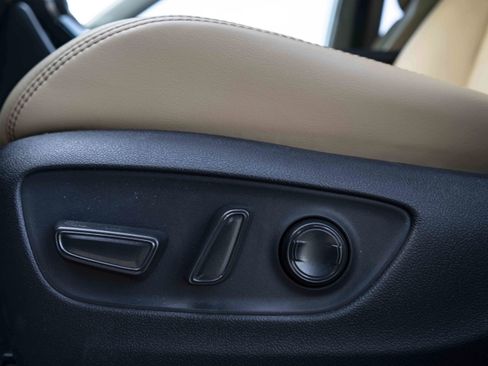 Used 2025 Toyota RAV4 Limited image 40