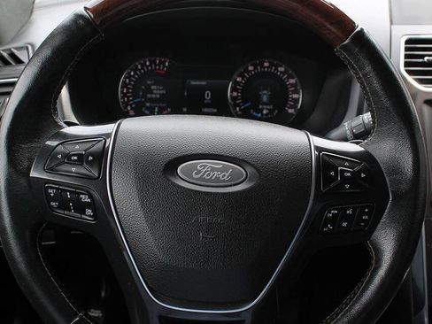 Used 2018 Ford Explorer Platinum AWD/4WD image 28