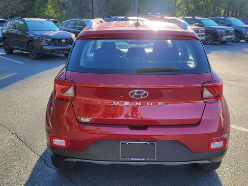 Used 2025 Hyundai Venue SEL image 3