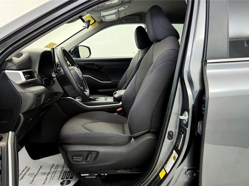 Used 2023 Toyota Highlander L image 25