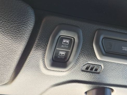 Used 2022 Jeep Wrangler Unlimited Sahara w/ Cold Weather Group AWD/4WD image 19