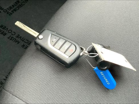 Used 2021 Toyota Corolla LE image 14