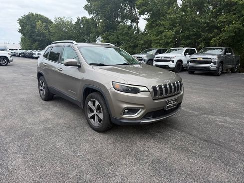 Used 2019 Jeep Cherokee Limited AWD/4WD image 2