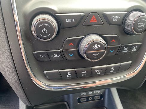 Used 2018 Dodge Durango SXT w/ 3rd Row Seating Group AWD/4WD image 15