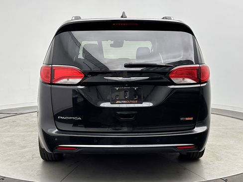 Used 2017 Chrysler Pacifica Limited image 7
