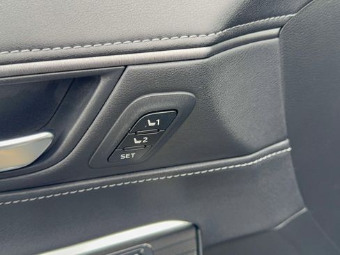 Used 2021 Toyota Venza Limited w/ Advanced Technology Package image 19