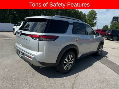 Used 2025 Nissan Pathfinder SL FWD image 8