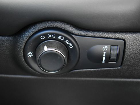 Used 2025 Dodge Durango GT image 35