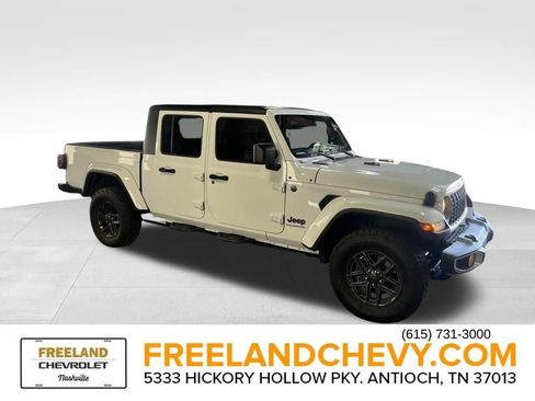Used 2024 Jeep Gladiator Sport image 1