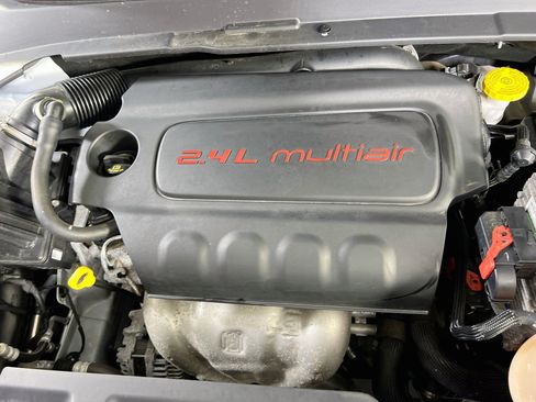 Used 2022 Jeep Compass Latitude w/ Sun and Sound Group AWD/4WD image 30