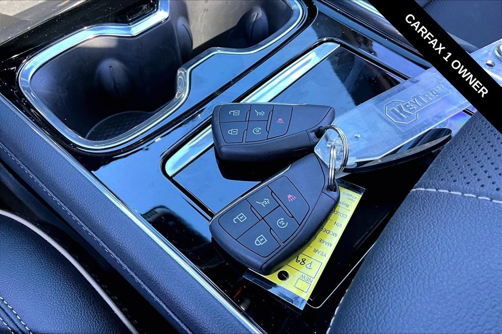 Used 2025 Chevrolet Traverse High Country FWD image 35