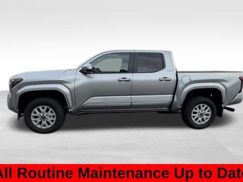 Used 2025 Toyota Tacoma SR5 image 3