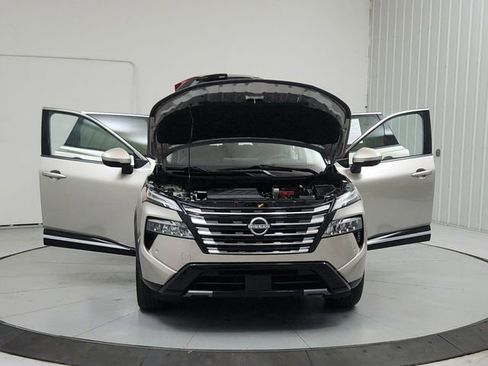Used 2025 Nissan Rogue Platinum FWD image 10