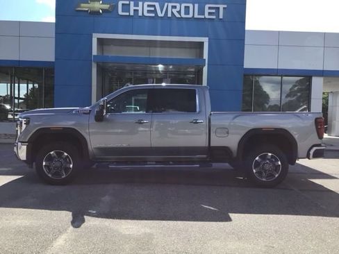 New 2026 GMC Sierra 2500 SLT AWD/4WD image 3