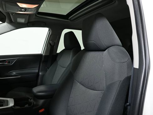 Used 2021 Toyota RAV4 XLE w/ Convenience Package AWD/4WD image 5