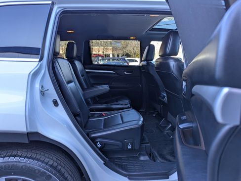 Used 2018 Toyota Highlander XLE image 46