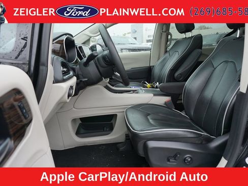 Used 2023 Chrysler Pacifica Limited FWD image 18