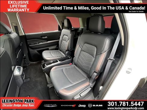 Used 2024 Nissan Pathfinder Platinum AWD/4WD image 21