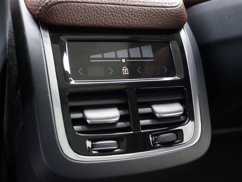 Used 2019 Volvo XC60 T6 Inscription w/ Protection Package Premier AWD/4WD image 18