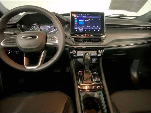 Used 2025 Jeep Compass Trailhawk AWD/4WD image 15
