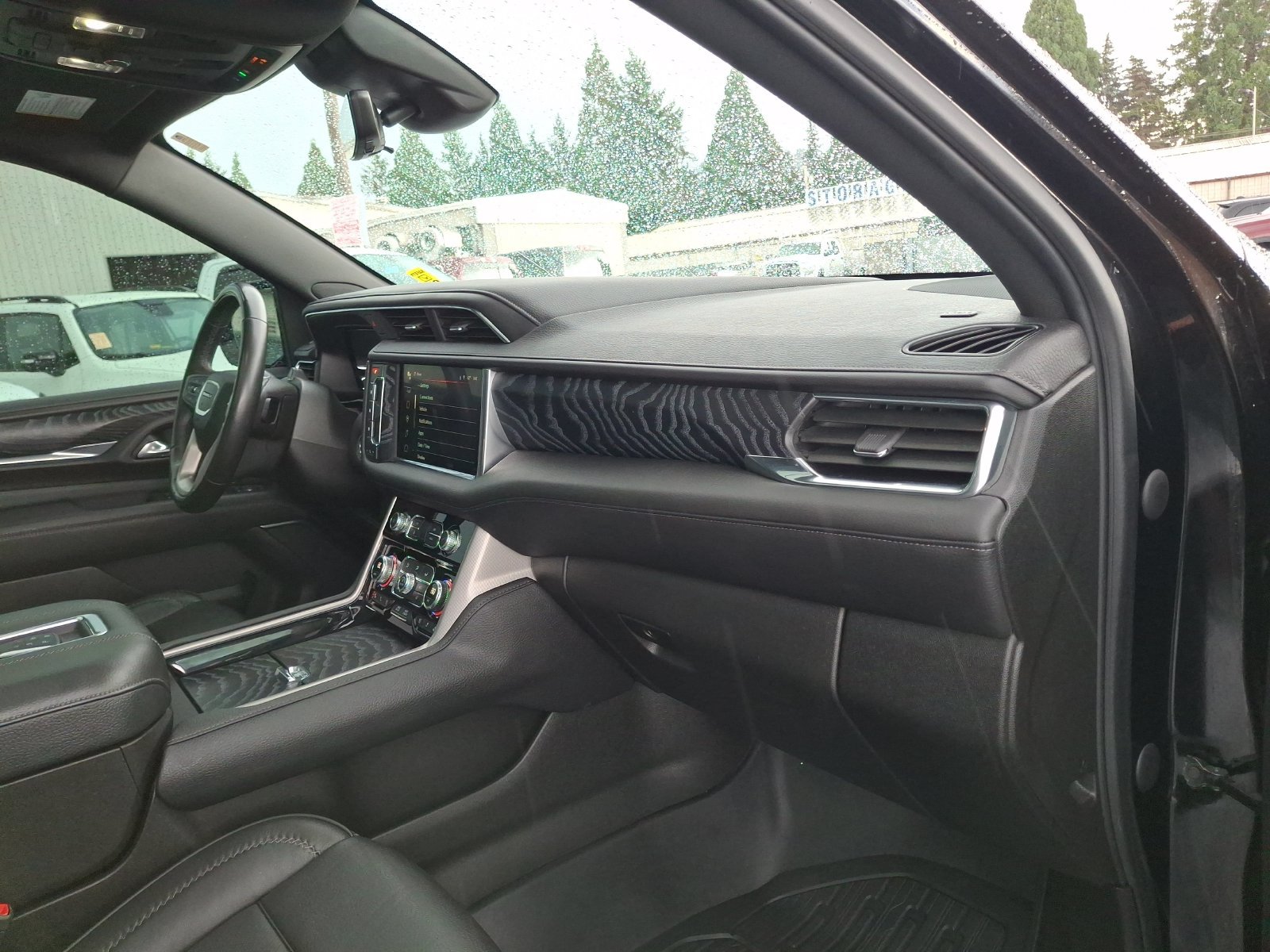 Used 2023 GMC Yukon XL Denali w/ Advanced Technology Package AWD/4WD image 29
