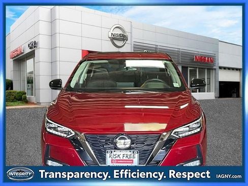 Used 2021 Nissan Sentra SR w/ SR Premium Package FWD image 2
