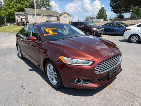 Used 2016 Ford Fusion SE w/ Equipment Group 202A FWD image 4