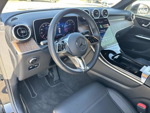 Used 2025 Mercedes-Benz GLC 300 image 22