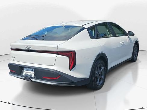 Used 2025 Kia K4 FWD image 3