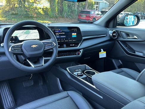 New 2026 Chevrolet Equinox LT w/ Convenience Package II image 16