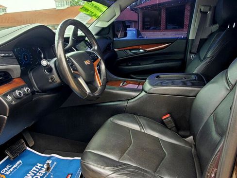 Used 2016 Cadillac Escalade Luxury image 15