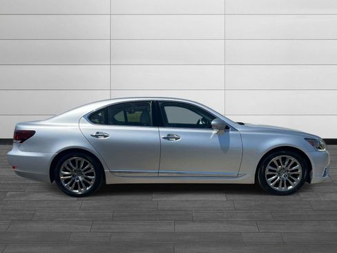 Used 2017 Lexus LS 460 w/ Comfort Package RWD image 2
