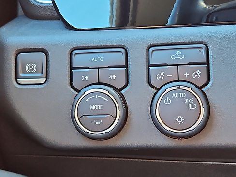 Certified 2023 Chevrolet Silverado 1500 LT image 24