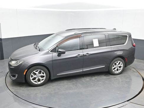 Used 2017 Chrysler Pacifica Touring-L Plus w/ Tire & Wheel Group FWD image 37