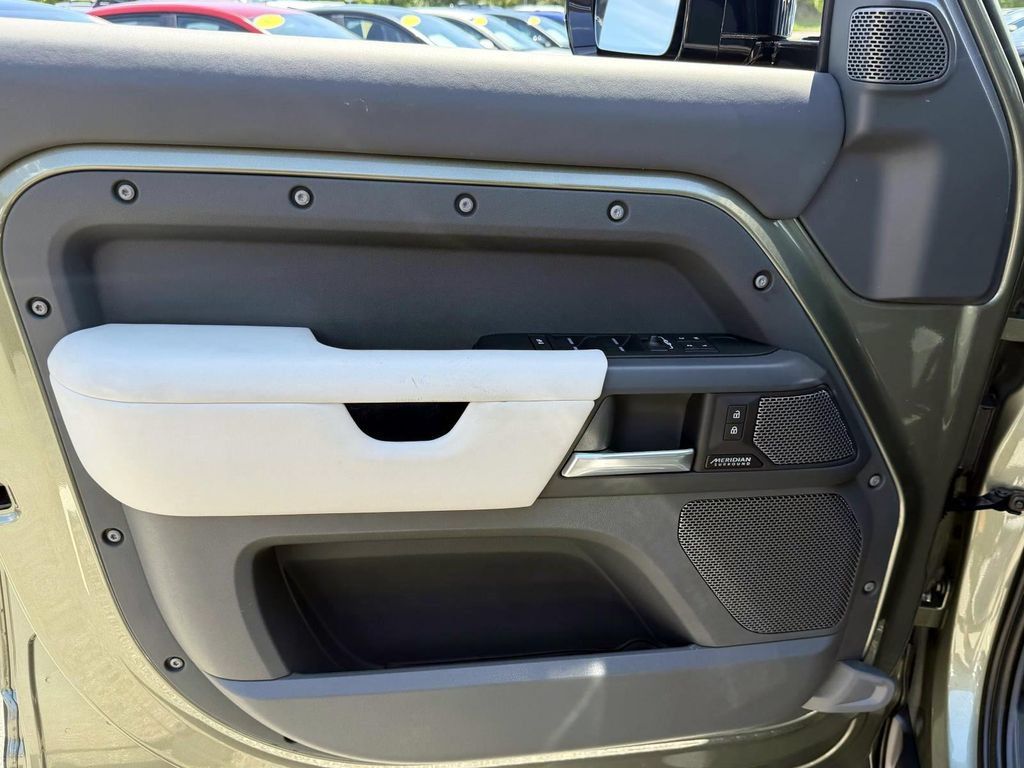 Used 2023 Land Rover Defender 110 X-Dynamic SE AWD/4WD image 18