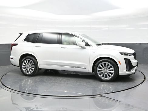 Certified 2023 Cadillac XT6 Premium Luxury AWD/4WD image 8