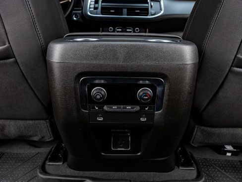 Used 2024 Chevrolet Tahoe High Country AWD/4WD image 34