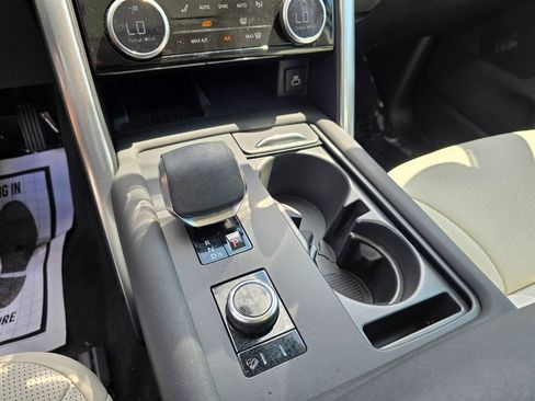 Used 2025 Land Rover Discovery S AWD/4WD image 30