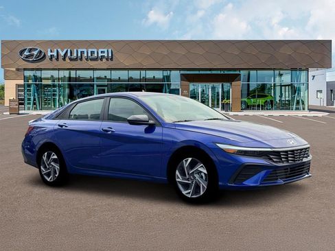New 2025 Hyundai Elantra SEL FWD image 10