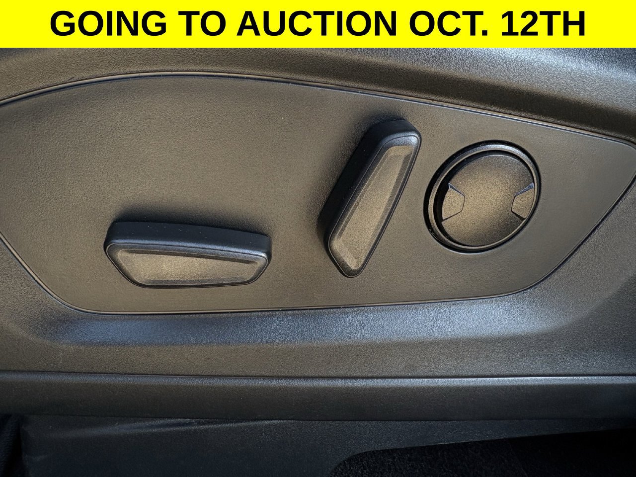 Used 2024 Ford Explorer XLT w/ Equipment Group 202A AWD/4WD image 25