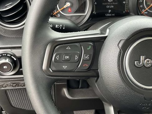 Used 2025 Jeep Wrangler Unlimited Rubicon AWD/4WD image 28