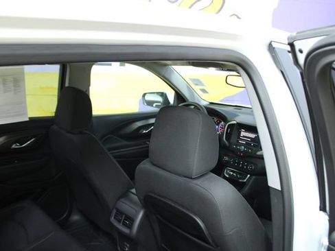 Used 2024 GMC Terrain SLE w/ LPO, Floor Liner Package FWD image 10