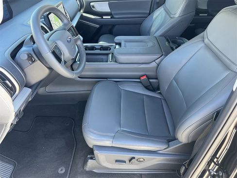 New 2025 Ford Expedition Active image 17