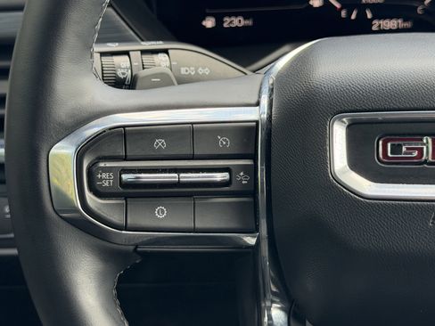 Used 2025 GMC Acadia Elevation image 17