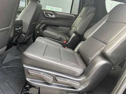 Used 2024 Chevrolet Suburban Z71 w/ Luxury Package image 21